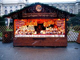  Weihnachtsmarkt am Maria-Theresienplatz