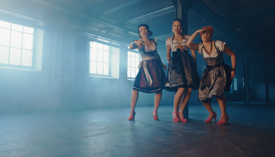 Vaginas im Dirndl Vaginas im Dirndl